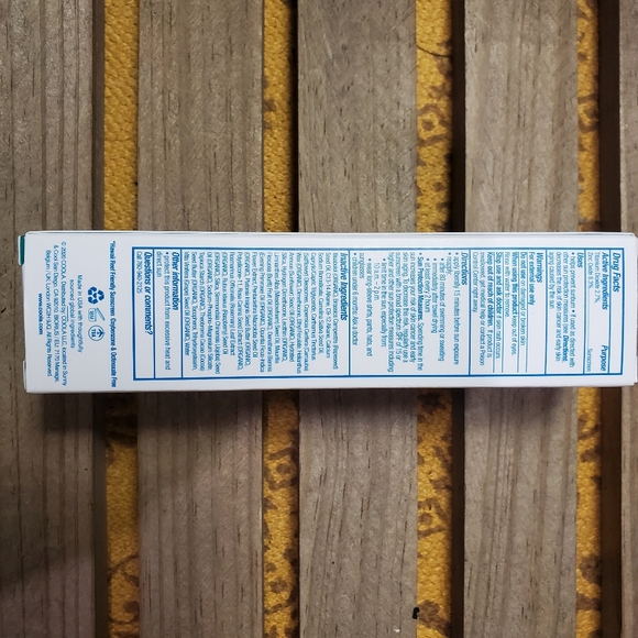 COOLA Mineral Face Sunscreen Matte Finish - Picture 3 of 9